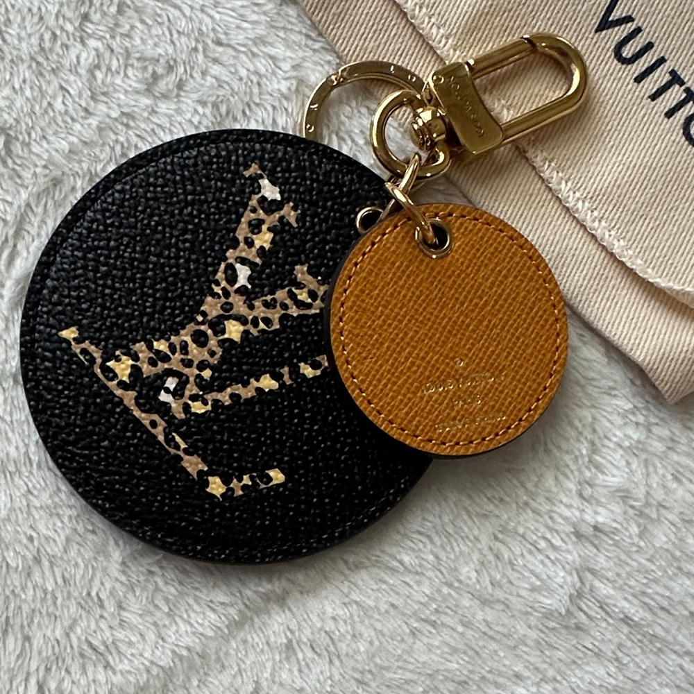 Louis Vuitton Black & Brown Leopard Monogram Round Keychain Charm - Picture 4 of 6